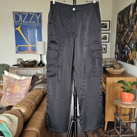 Náti Black Satin Cargo Pants - Picture 8 of 8
